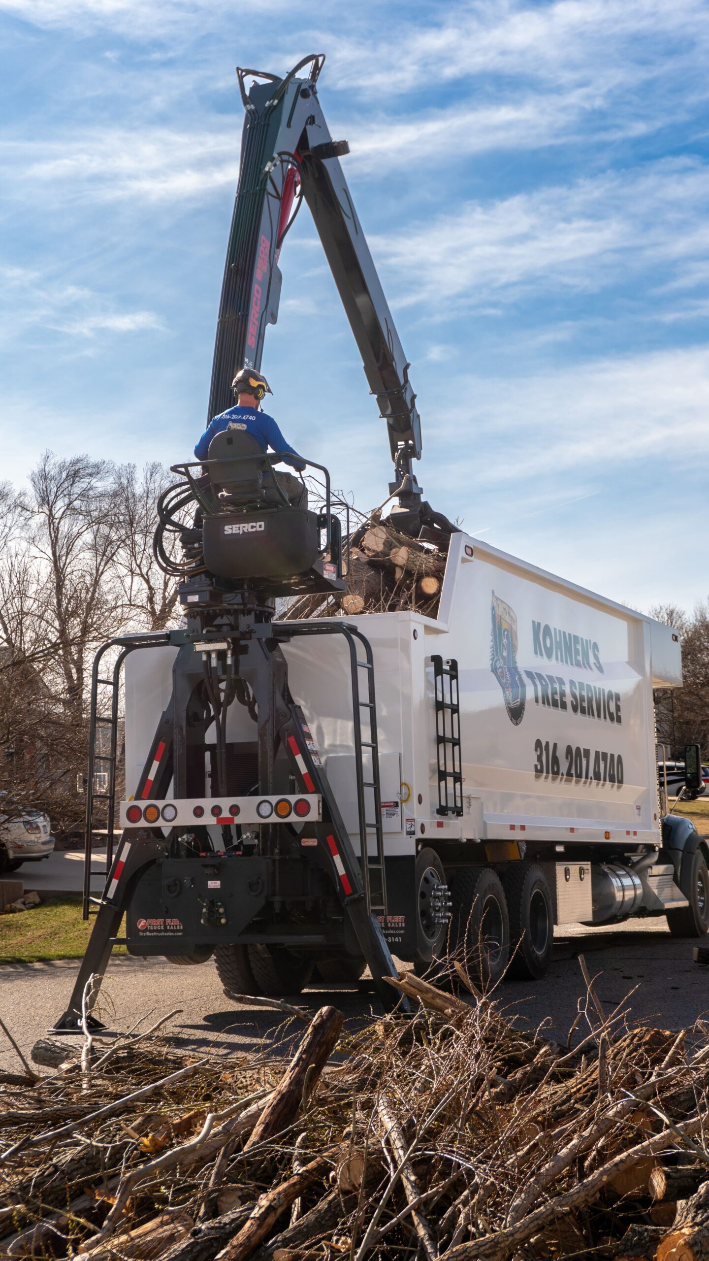 Grapple truck debris hauling
